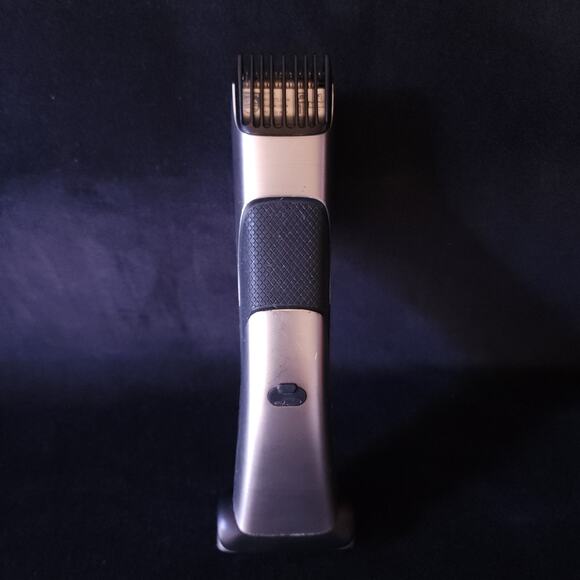 Philips Norelco Electric Cordless Body Trimmer Bodygroom Body Shaver - BG7030/49 - Picture 7 of 11